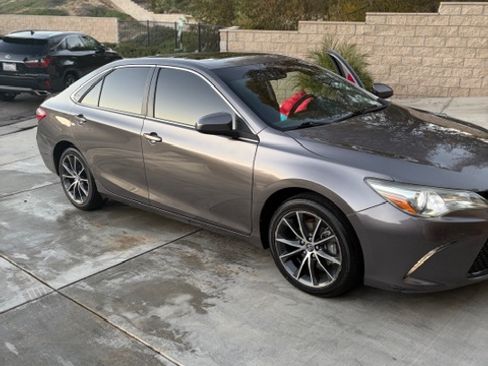 Used 2017 Toyota Camry XSE image 8