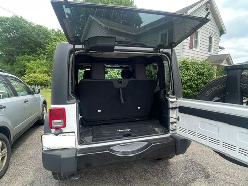 Used 2015 Jeep Wrangler Sport AWD/4WD image 10
