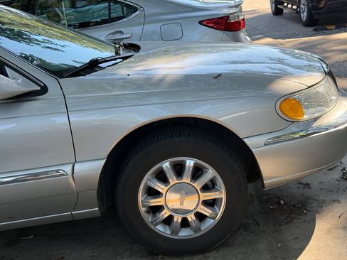 Used 2002 Lincoln Continental FWD image 4