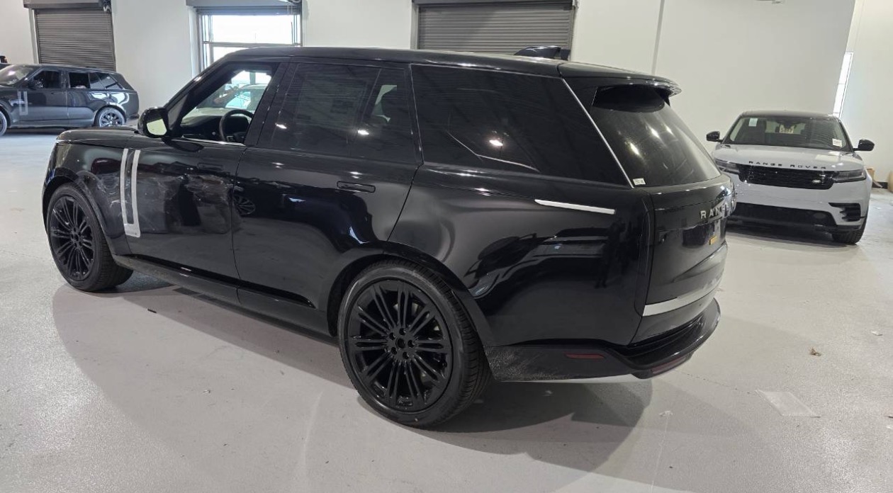 Used 2024 Land Rover Range Rover Autobiography AWD/4WD image 4
