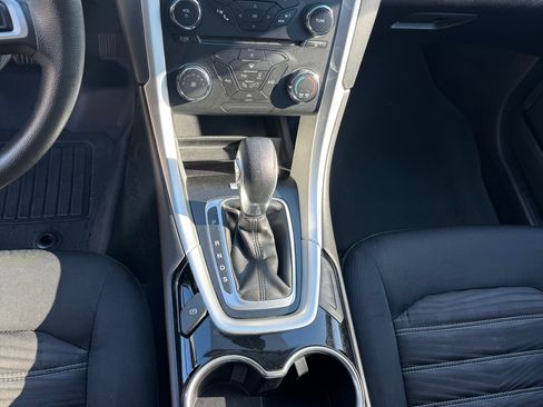 Used 2016 Ford Fusion SE FWD image 9