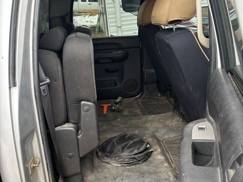 Used 2010 GMC Sierra 2500 SLE w/ Suspension Package, Off-Road image 11