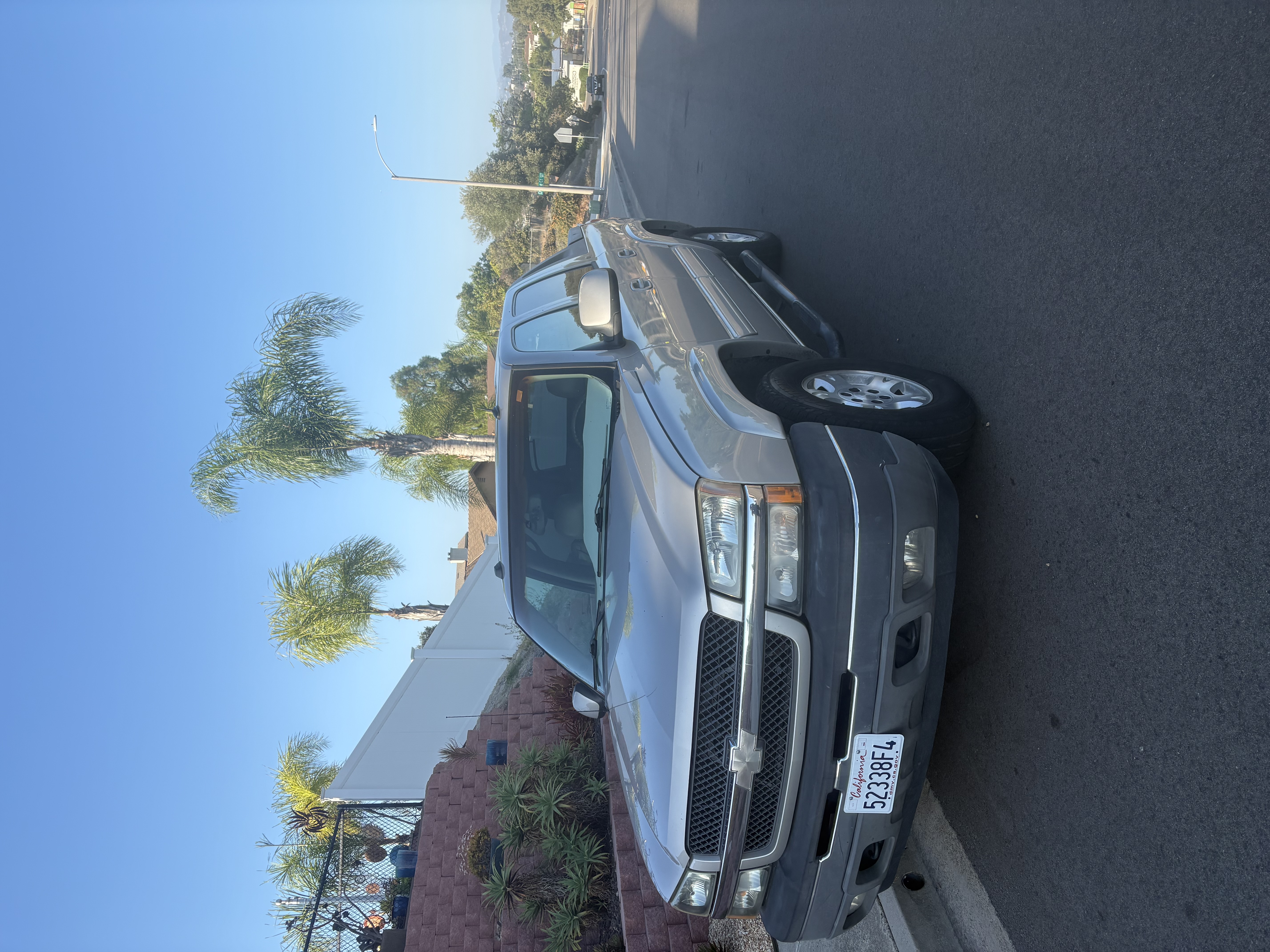 Used 2005 Chevrolet Avalanche Z71 w/ Preferred Equipment Group AWD/4WD image 2