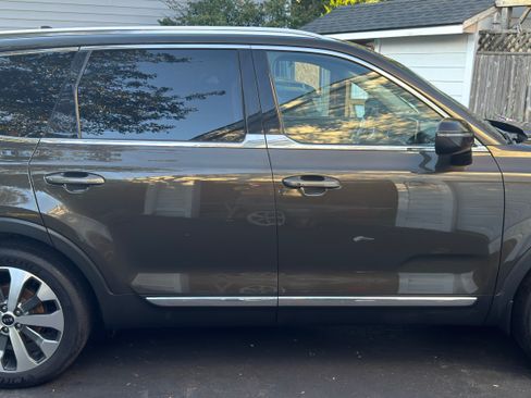 Used 2020 Kia Telluride EX w/ EX Premium Package AWD/4WD image 4