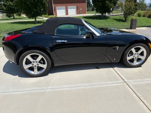 Used 2006 Pontiac Solstice Convertible w/ Premium Package RWD image 5