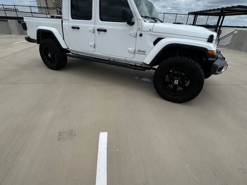 Used 2020 Jeep Gladiator Overland AWD/4WD image 13