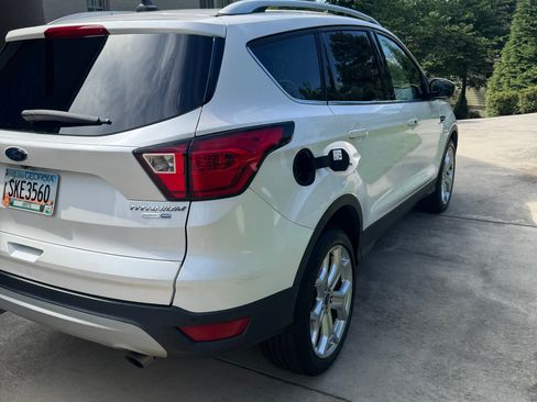 Used 2019 Ford Escape Titanium AWD/4WD image 5