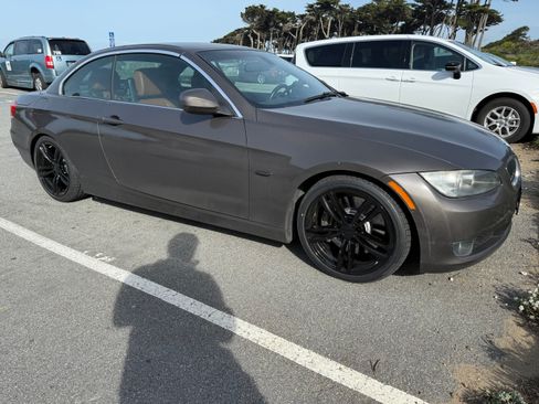 Used 2010 BMW 335i Convertible image 14