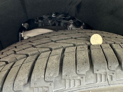 Used 2024 Cadillac Escalade ESV Premium Luxury w/ Performance Package image 15