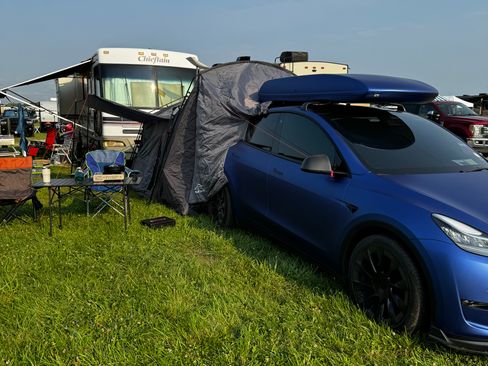 Used 2021 Tesla Model Y Long Range AWD/4WD image 2