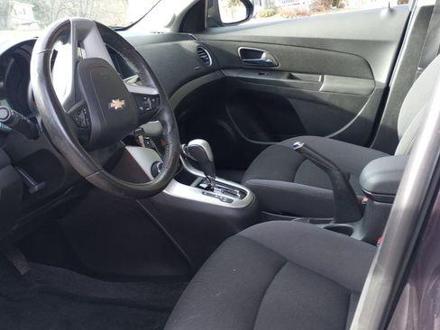 Used 2014 Chevrolet Cruze LT w/ Technology Package image 4