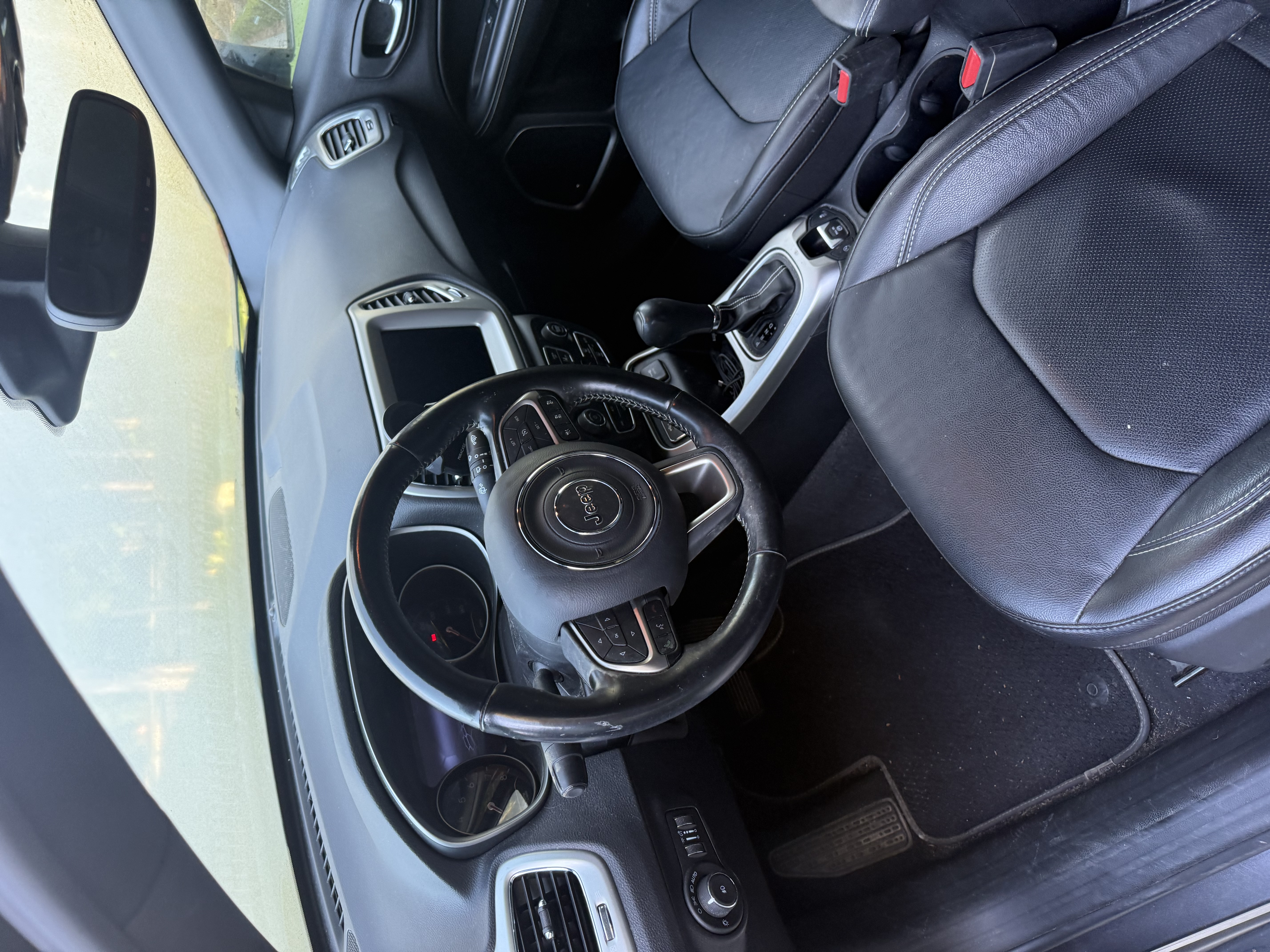 Used 2021 Jeep Compass Latitude w/ Sun and Sound Group FWD image 11