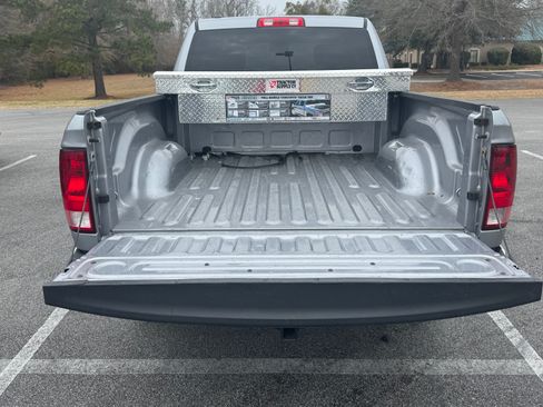 Used 2021 RAM 1500 Classic SLT image 8