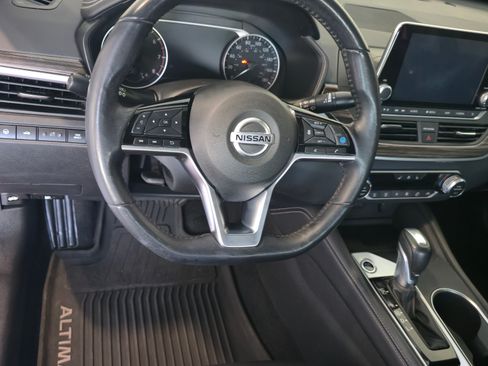 Used 2019 Nissan Altima 2.0 Platinum FWD image 17