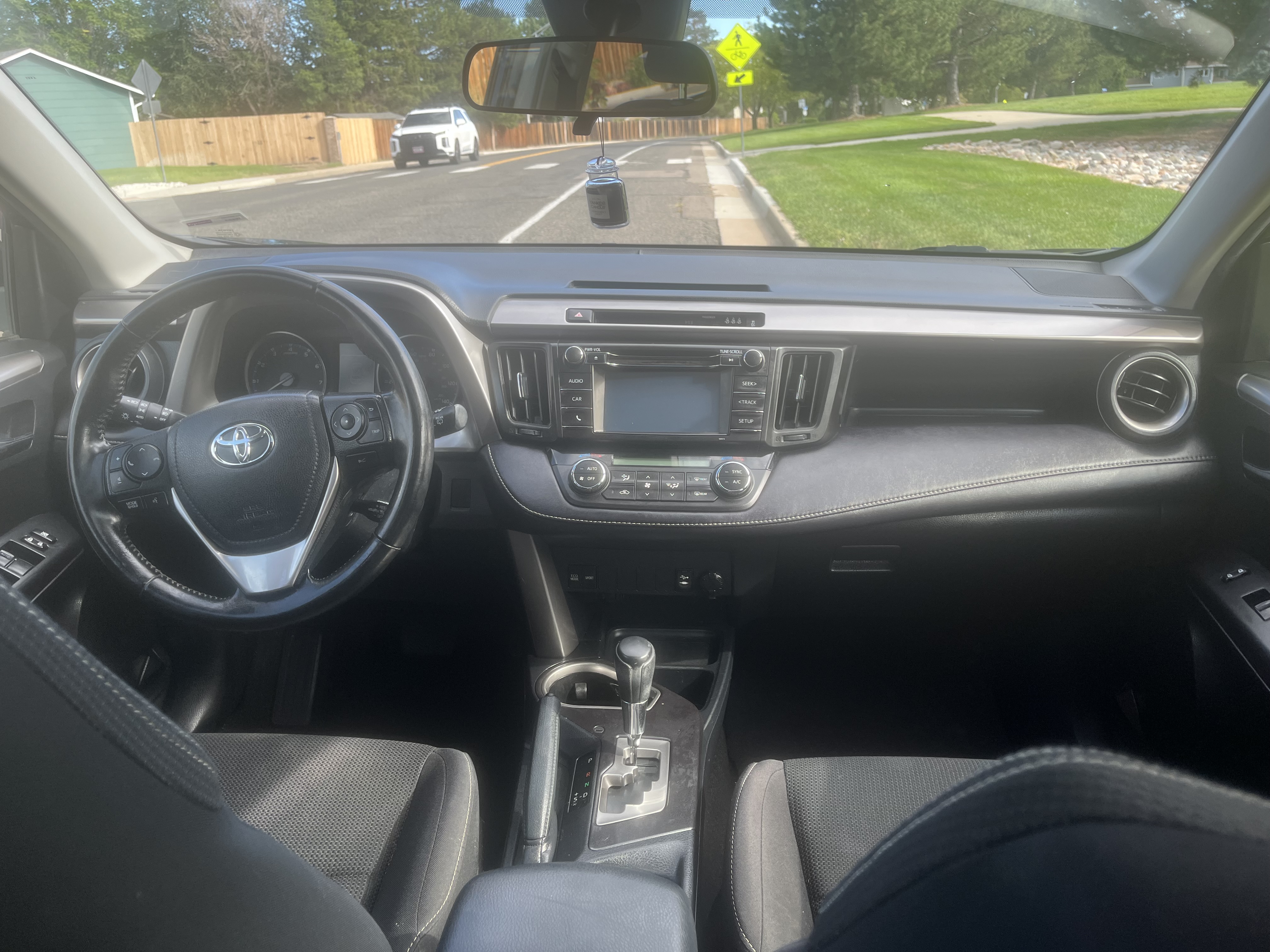 Used 2017 Toyota RAV4 XLE w/ Carpet Mat Package FWD image 11