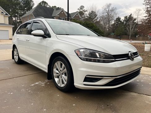 Used 2018 Volkswagen Golf S AWD/4WD image 2