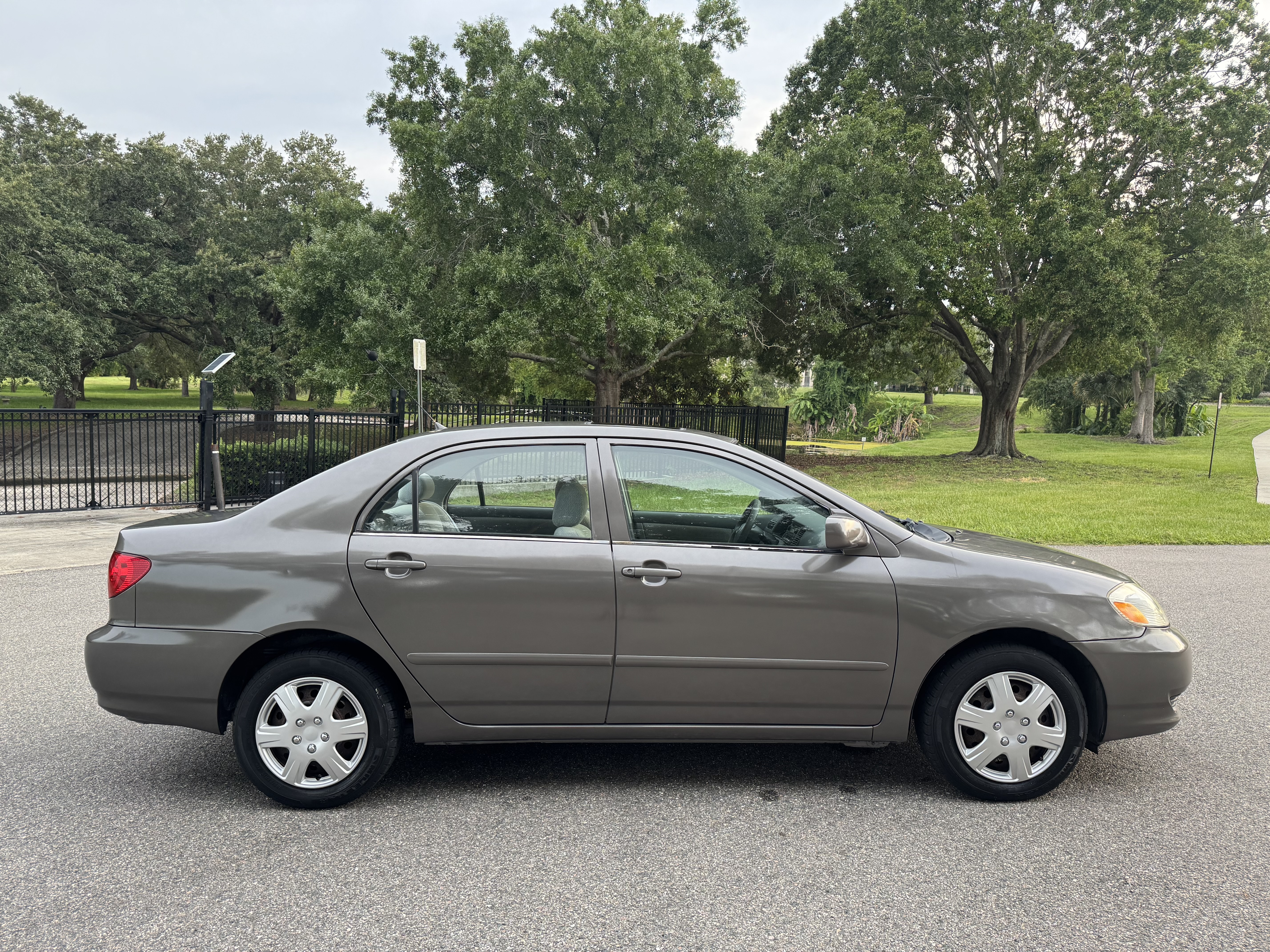 Used 2004 Toyota Corolla LE FWD image 4