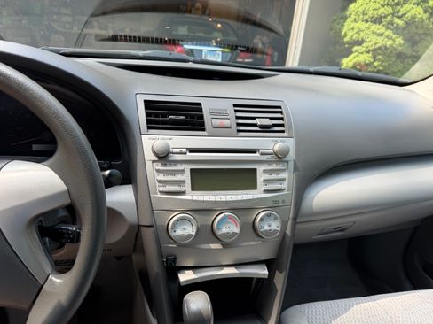 Used 2010 Toyota Camry FWD image 9