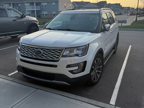 Used 2017 Ford Explorer Platinum image 11