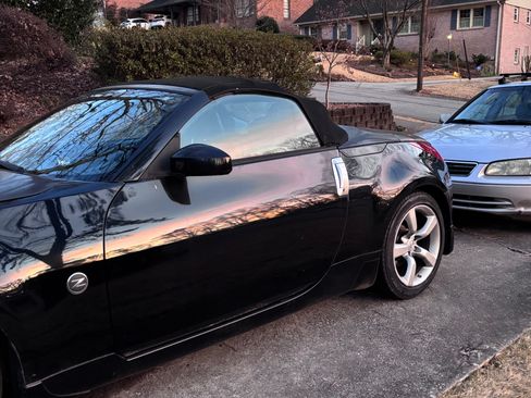 Used 2005 Nissan 350Z Touring image 2