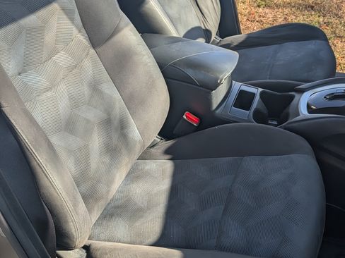 Used 2016 Nissan Rogue SV image 8