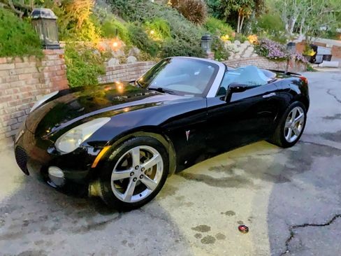 Used 2006 Pontiac Solstice Convertible w/ Premium Package image 1