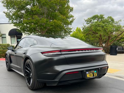 Used 2021 Porsche Taycan RWD image 2