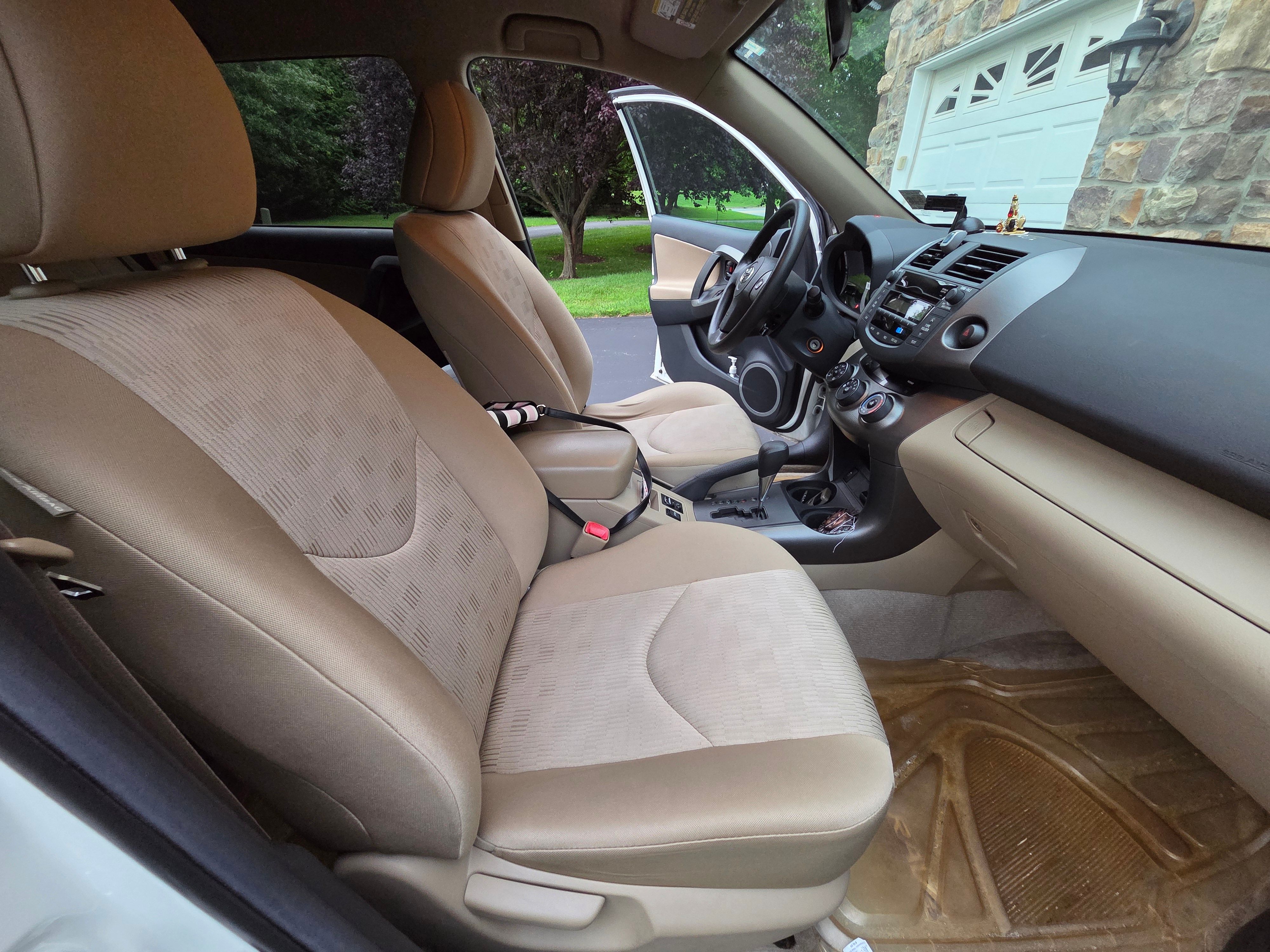 Used 2011 Toyota RAV4 2WD w/ Base L4 Extra Value Pkg image 4