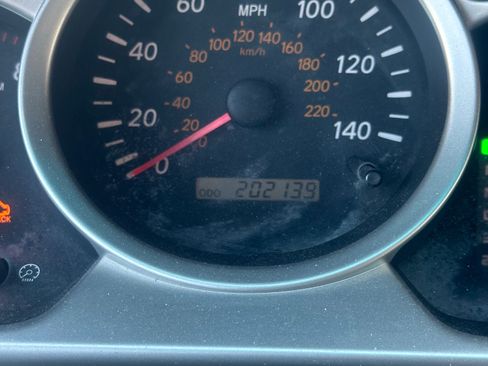 Used 2005 Toyota Highlander 2WD V6 w/ 3rd Row image 12