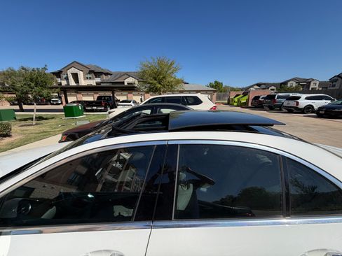 Used 2018 Mercedes-Benz E 300 image 2