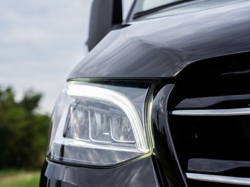 Used 2023 Mercedes-Benz Sprinter 3500 image 4