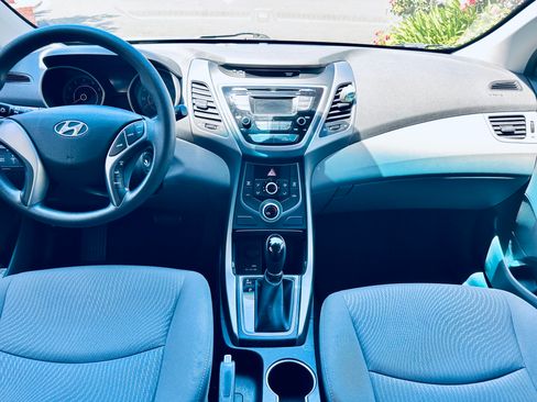 Used 2015 Hyundai Elantra SE FWD image 11