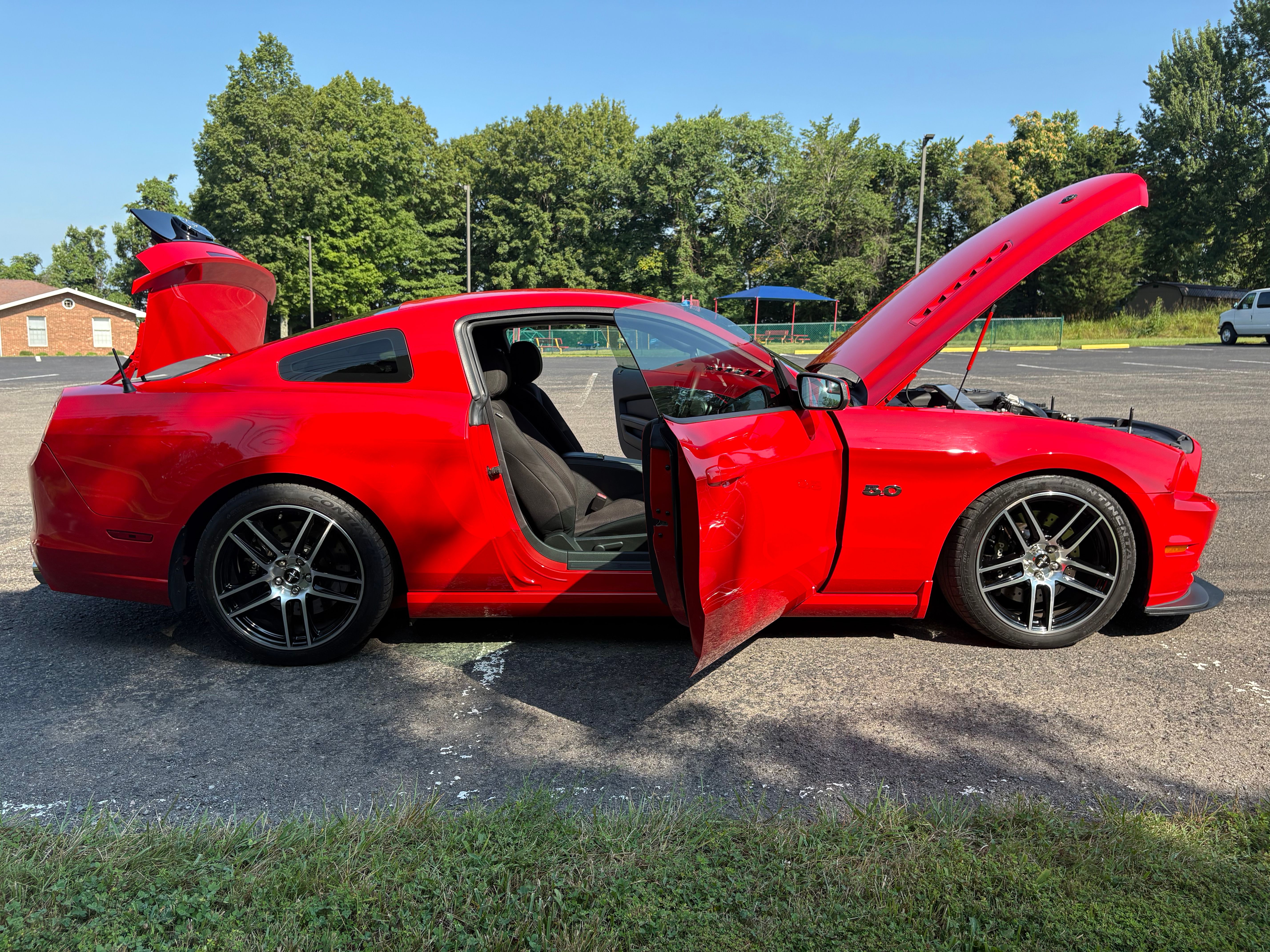 Used 2014 Ford Mustang GT RWD image 13