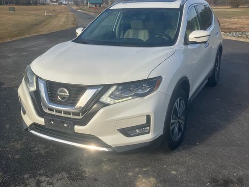 Used 2018 Nissan Rogue SL w/ Premium Package image 2