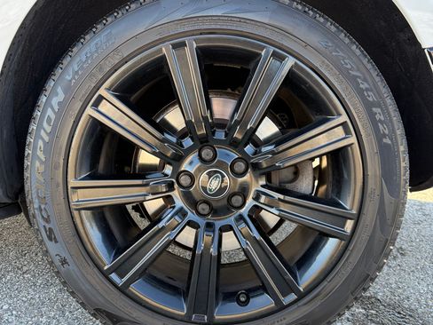 Used 2018 Land Rover Range Rover HSE image 12