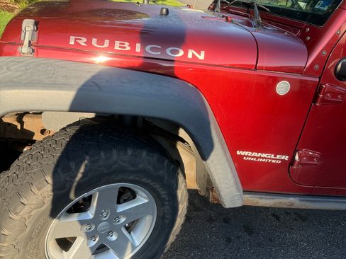 Used 2007 Jeep Wrangler Unlimited Rubicon w/ Dual Top Group AWD/4WD image 5