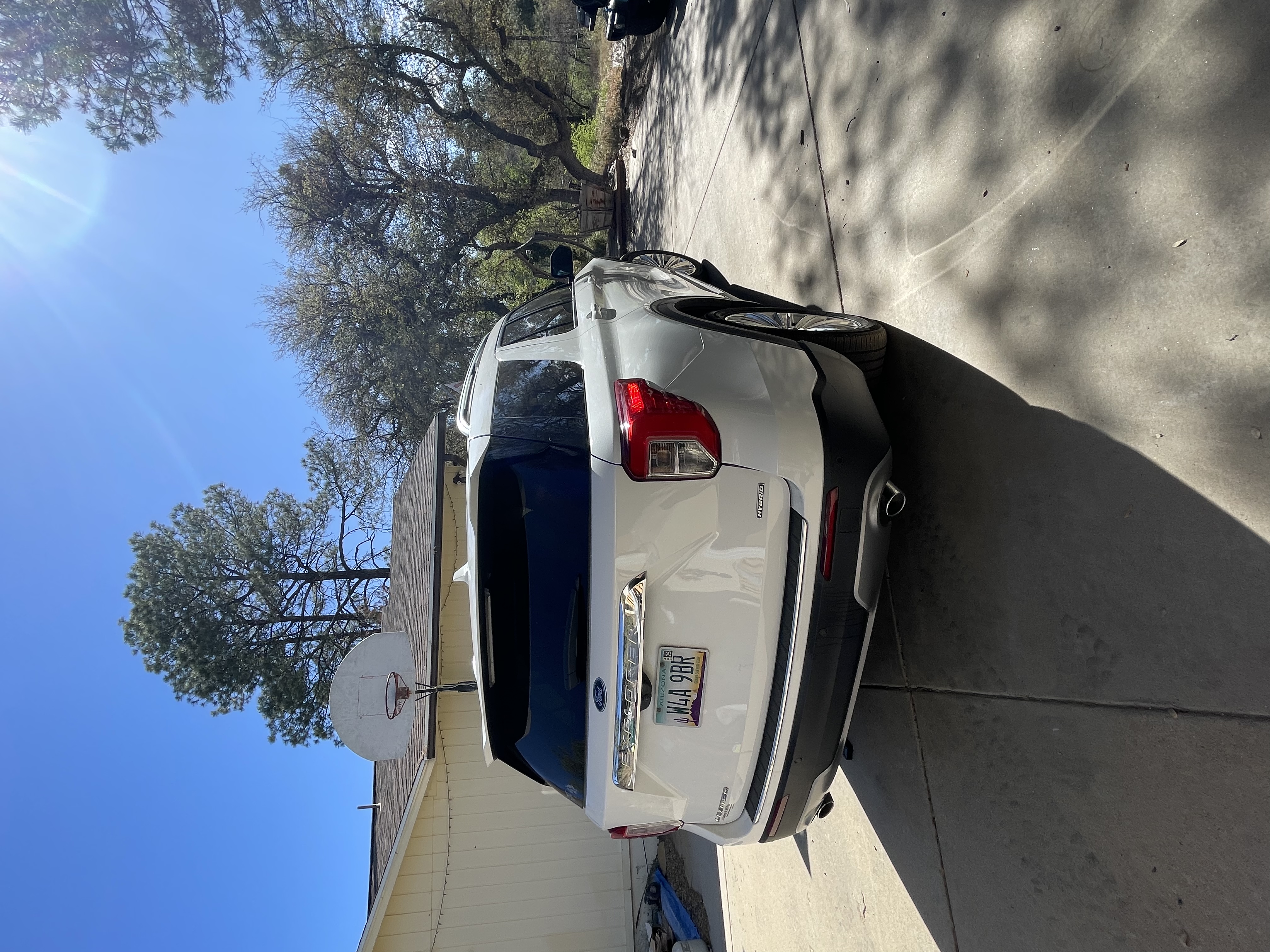 Used 2020 Ford Explorer Limited w/ Hybrid Equipment Group 310A RWD image 10