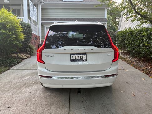 Used 2023 Volvo XC90 T8 Ultimate w/ Lounge Package image 6