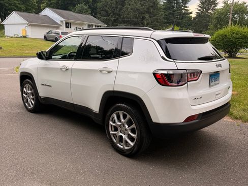 Used 2022 Jeep Compass Latitude AWD/4WD image 5