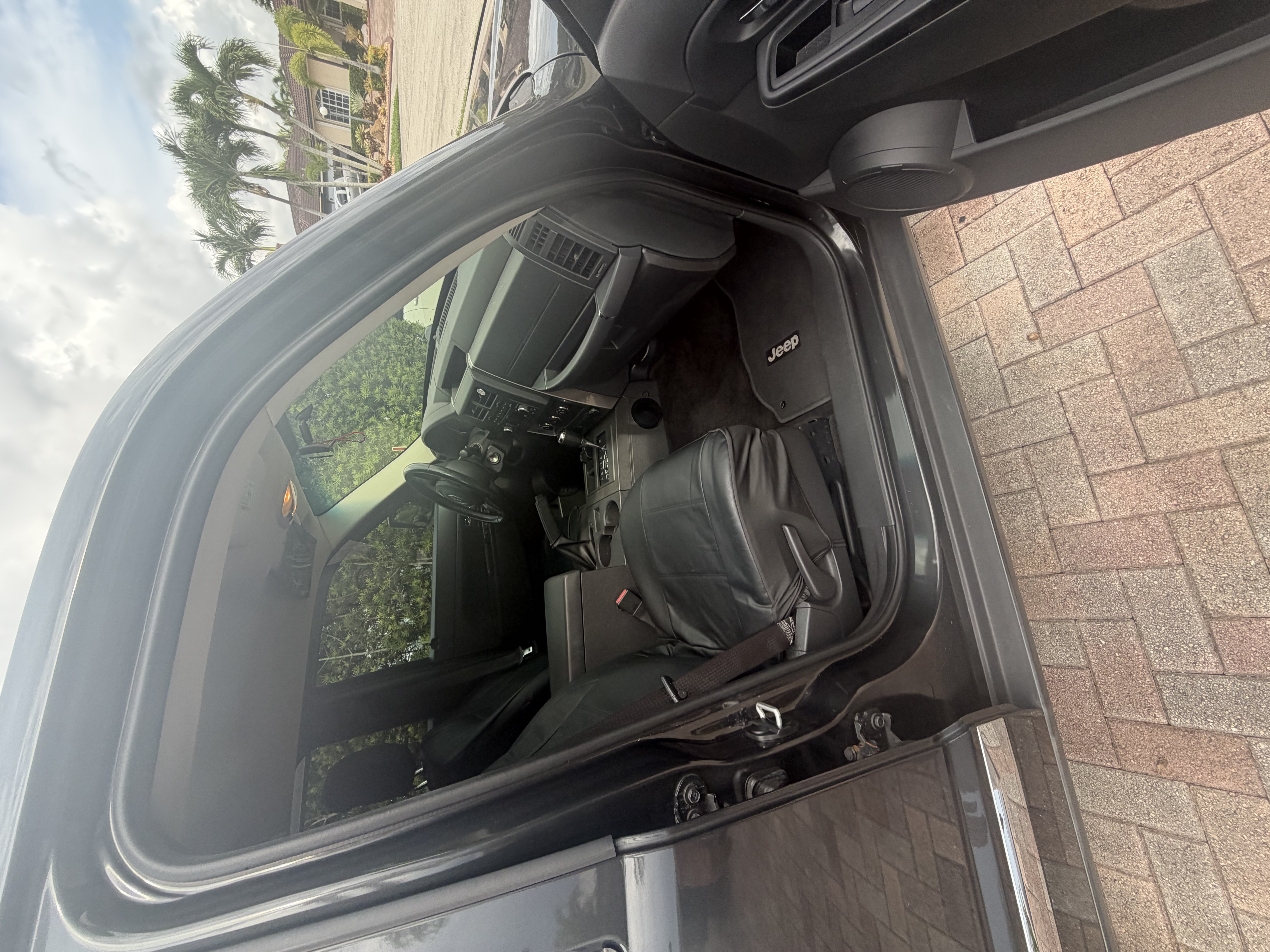 Used 2011 Jeep Liberty Sport AWD/4WD image 9