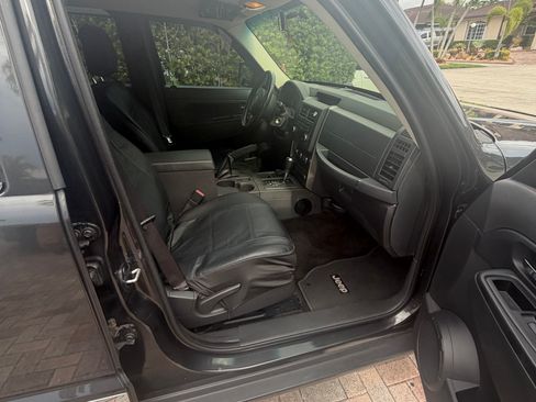 Used 2011 Jeep Liberty Sport AWD/4WD image 9