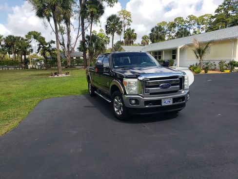 Used 2014 Ford F250 Lariat w/ Lariat Interior Package image 9