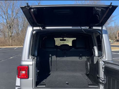 Used 2020 Jeep Wrangler Unlimited Sahara image 15