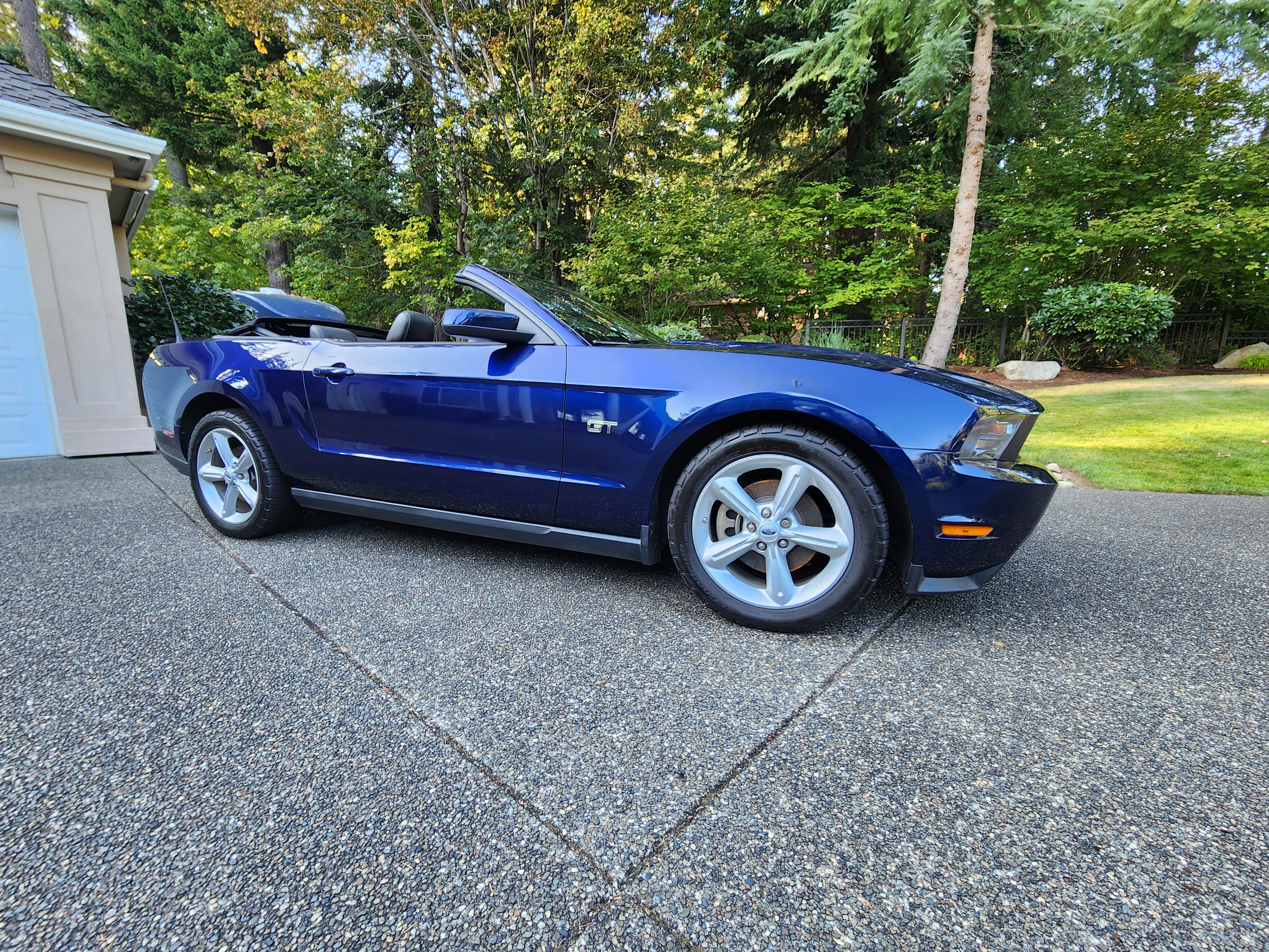 Used 2010 Ford Mustang GT RWD image 5