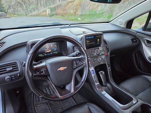 Used 2013 Chevrolet Volt Premium w/ Premium Trim Package image 8