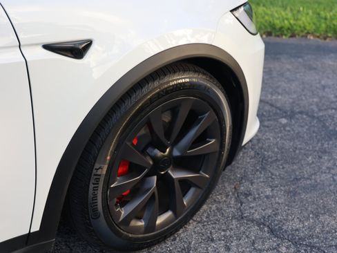 Used 2023 Tesla Model X Plaid image 24