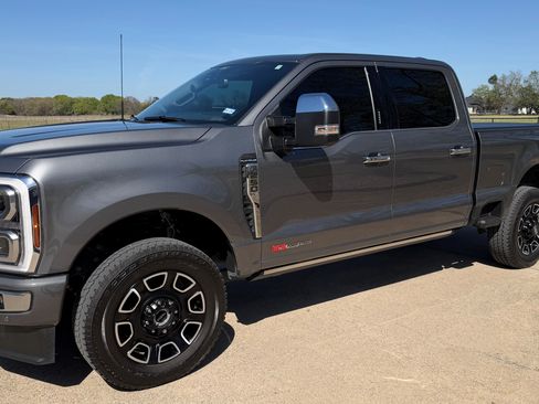 Used 2024 Ford F250 Platinum image 1