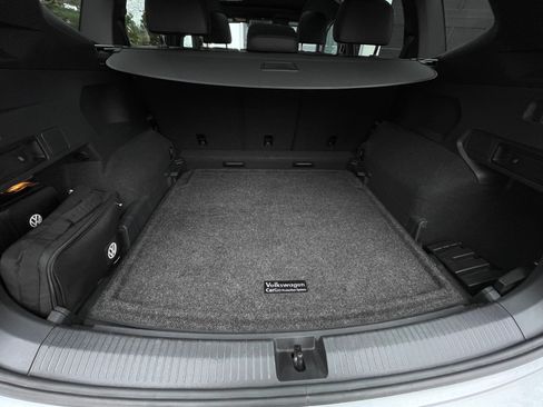 Used 2020 Volkswagen Tiguan SE R-Line image 12