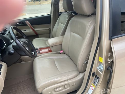 Used 2010 Toyota Highlander Limited image 19