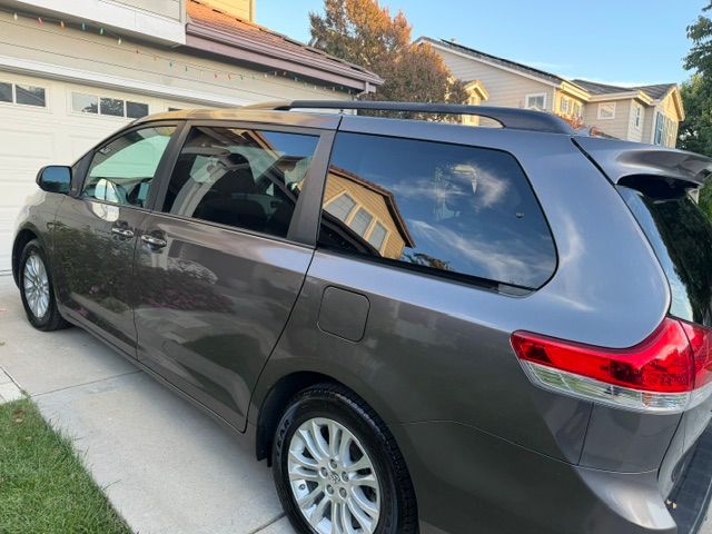 Used 2013 Toyota Sienna XLE w/ Premium Pkg FWD image 5
